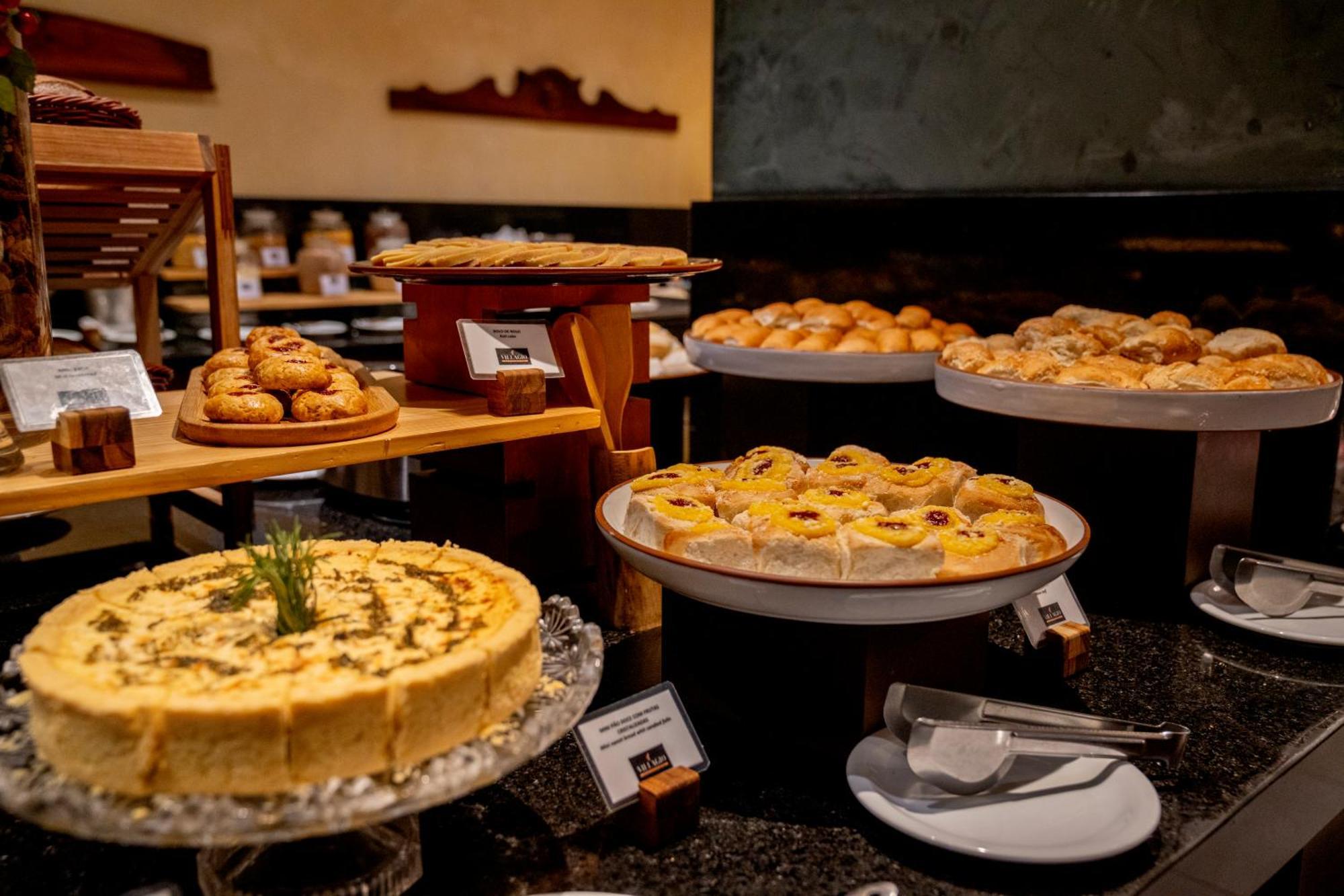 Hotel Luzeiros Recife Zewnętrze zdjęcie A selection of cakes and pastries