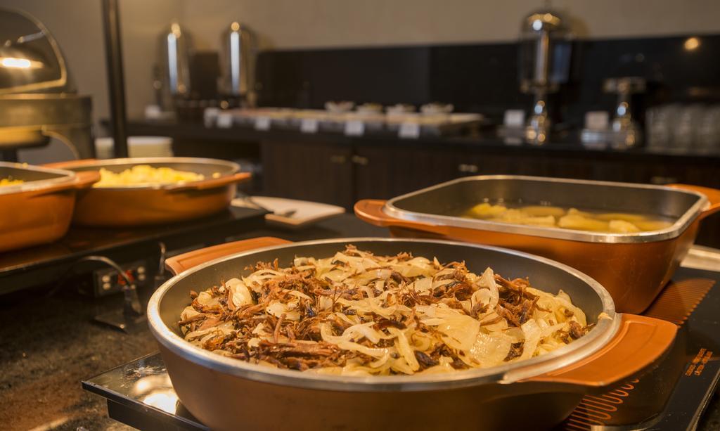 Hotel Luzeiros Recife Zewnętrze zdjęcie Food at a buffet